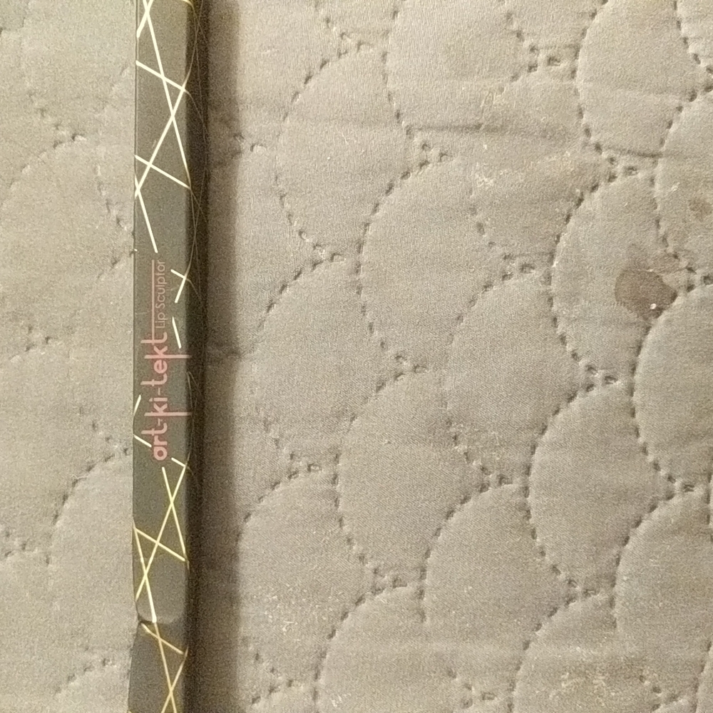 NWT lip liner pencil